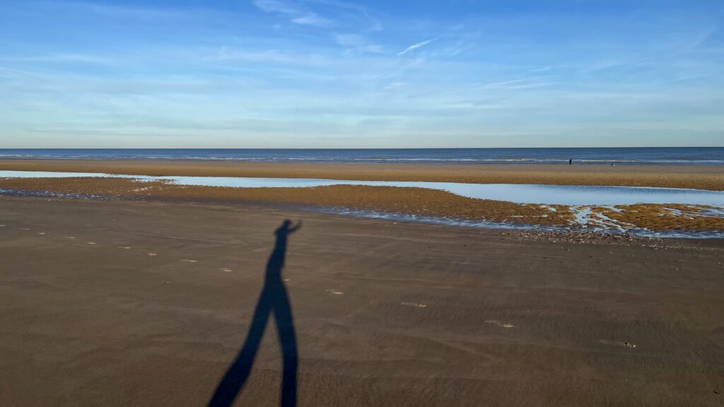 Antoine Cauty, seul sur la plage durant sa préparation pour le marathon de Londres