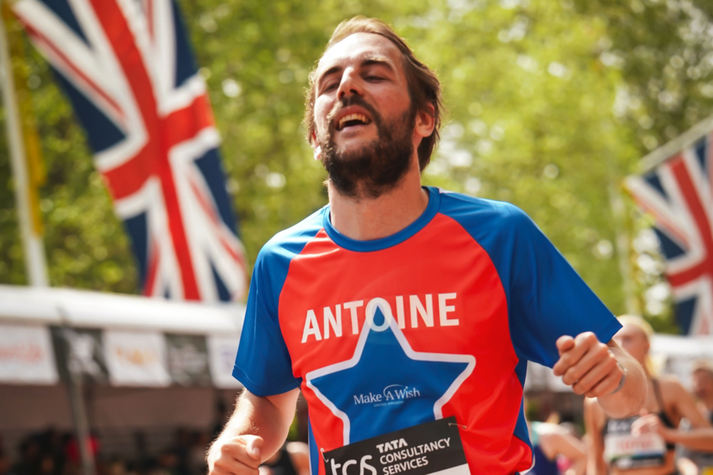 Antoine Cauty sur la dernière ligne droite du marathon de Londres, un rêve devenu réalité