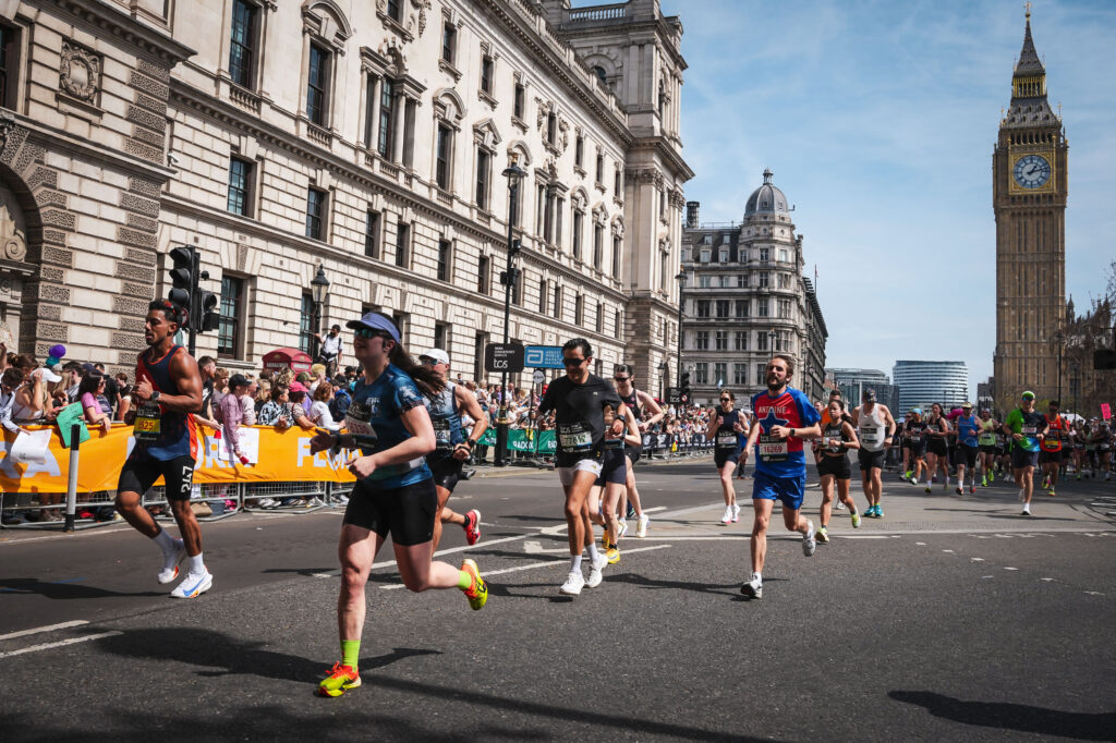 Antoine Cauty devant "Big Ben" pendant le marathon de Londres, un décor de rêve