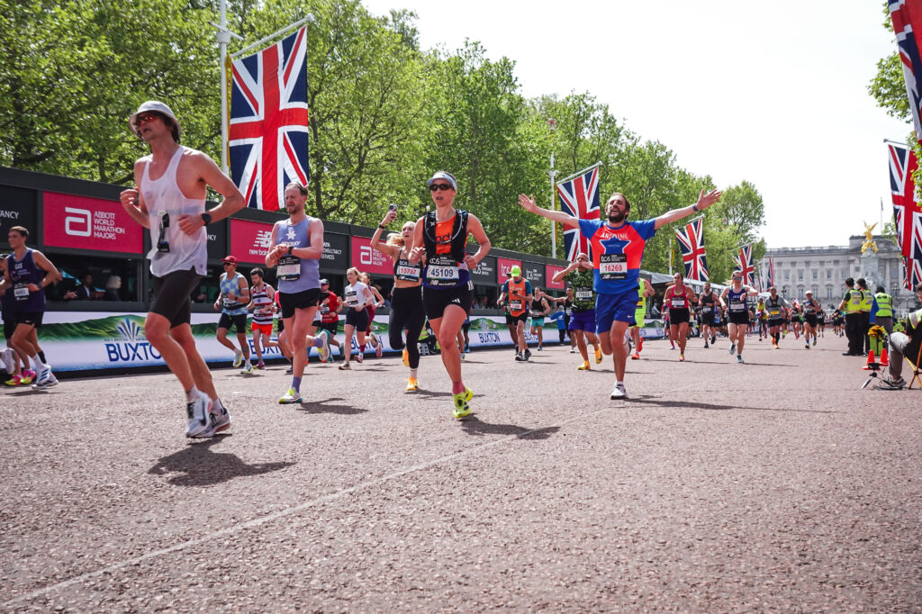 Antoine Cauty sur la dernière ligne droite du marathon de Londres, un rêve devenu réalité